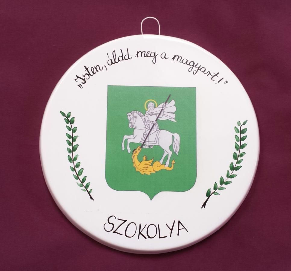 Kör alakú plakett /Szokolya község címerével/